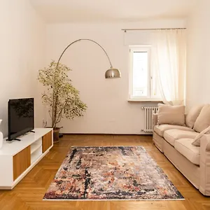 Apartamento Domus - Elegante Residenza Con Affaccio Su Porta Leoni